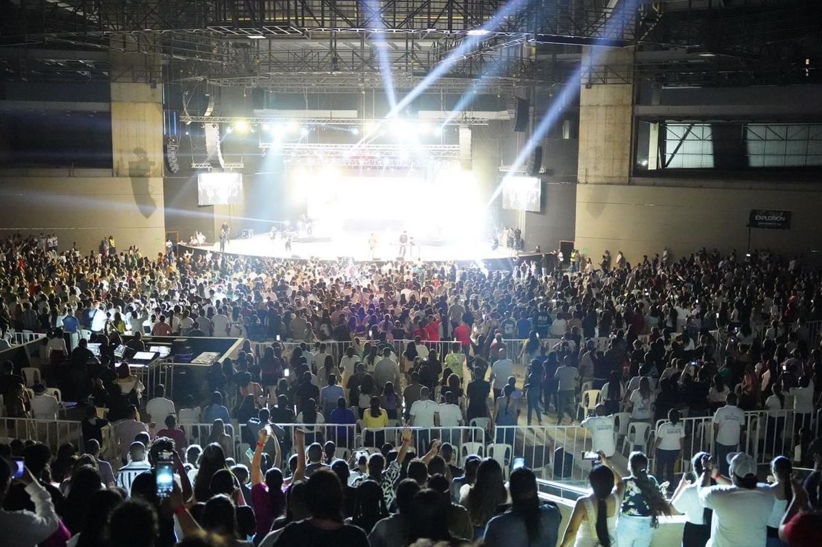 Escenario de la Arena CIDS con público